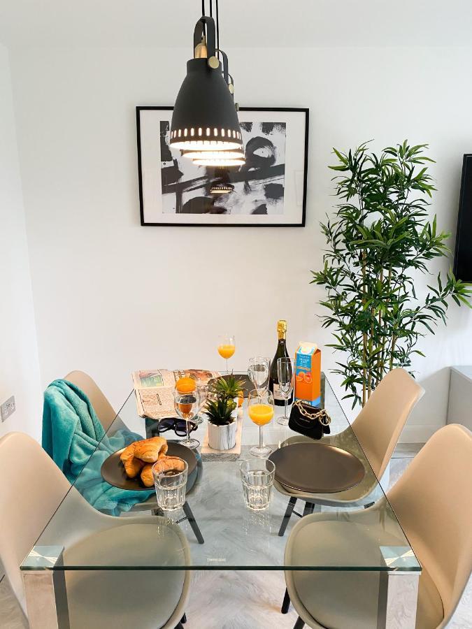Tudors Esuites 3 Bed House Garden & Netflix Birmingham Ngoại thất bức ảnh